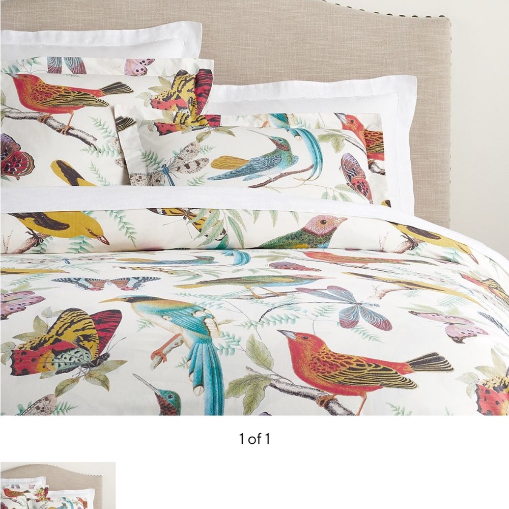 Red and Blue Duvet Cover with Nature-Inspired Design. Includes 2 Euro shams.